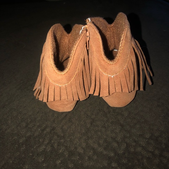 Infant fringe boots - Picture 3 of 6